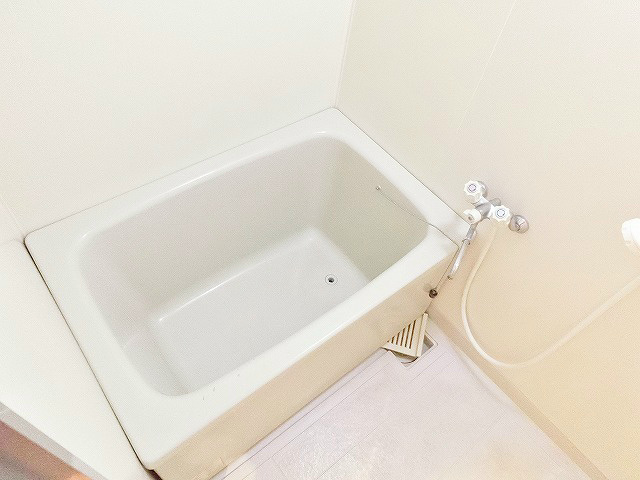 シンプルな浴室
