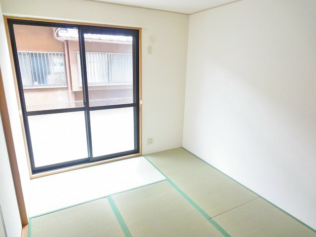 和室のお部屋になります。
