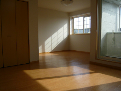 室内写真は201号室参照