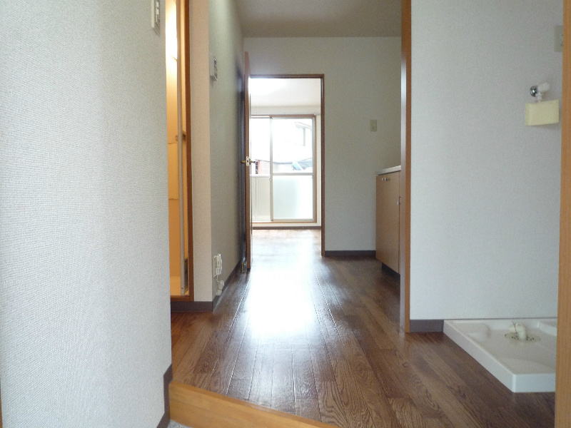 写真は105号室のものです。