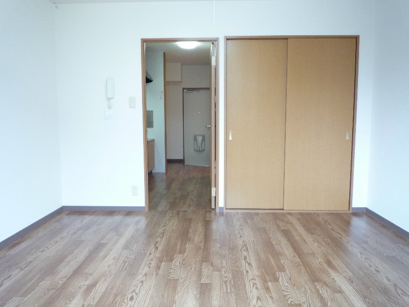 写真は105号室のものです。