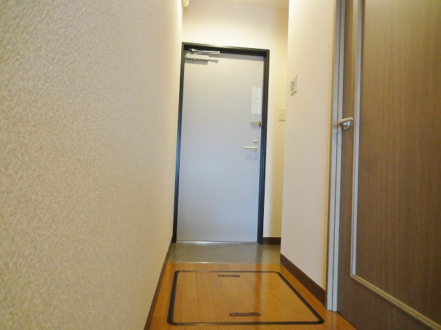 玄関先に床下収納のあります。