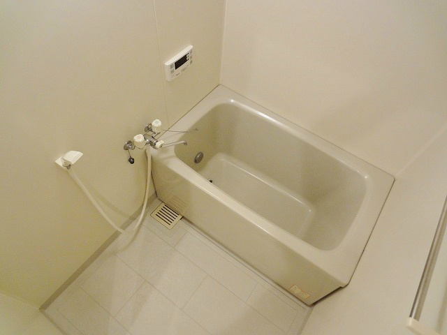 追い炊き給湯付いてます。