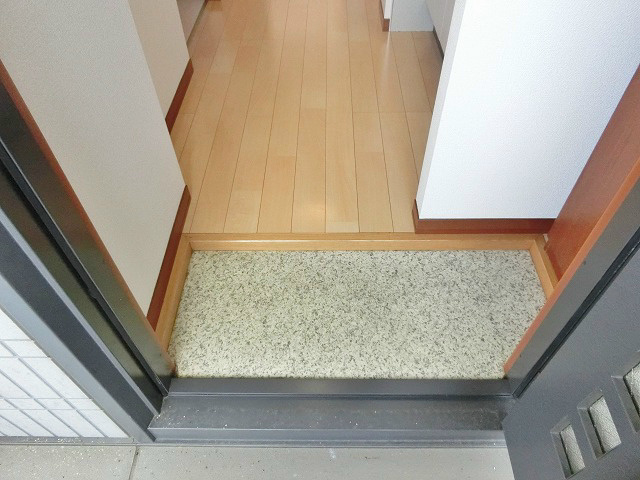 とてもコンパクトな玄関。