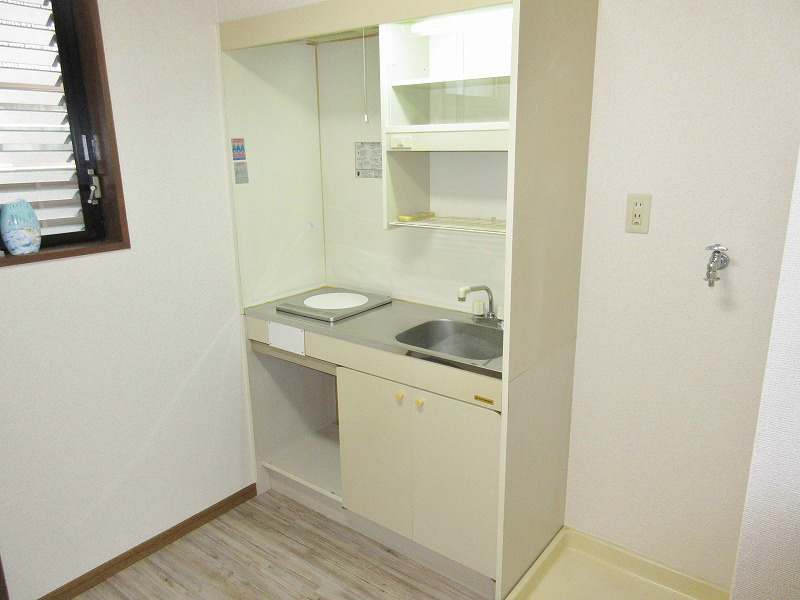 換気に便利な窓があります