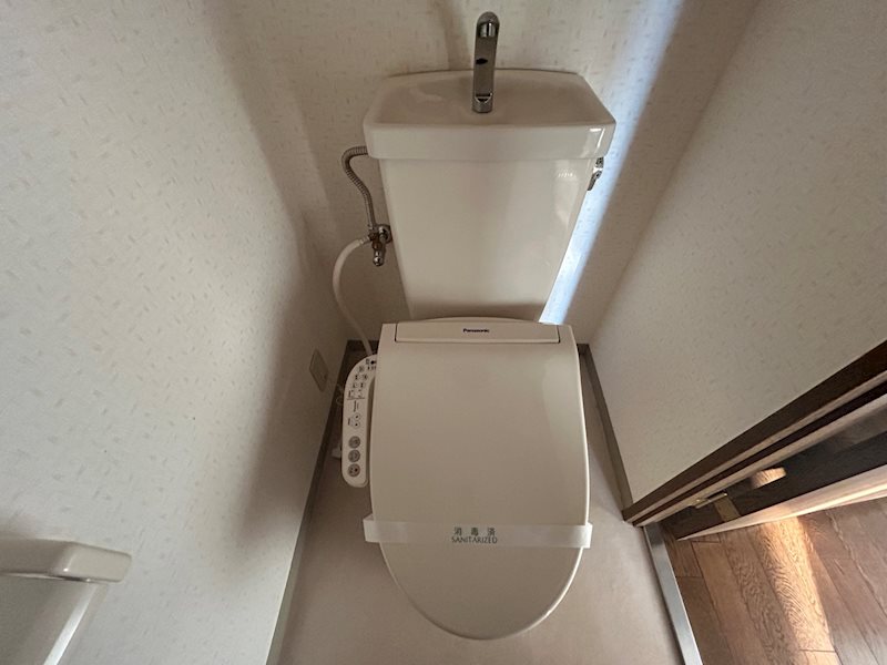 暖房便座付きトイレです。