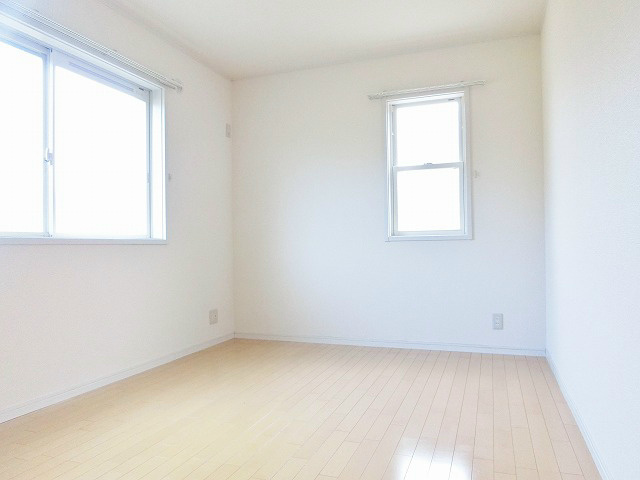 角部屋には側面にも窓があります