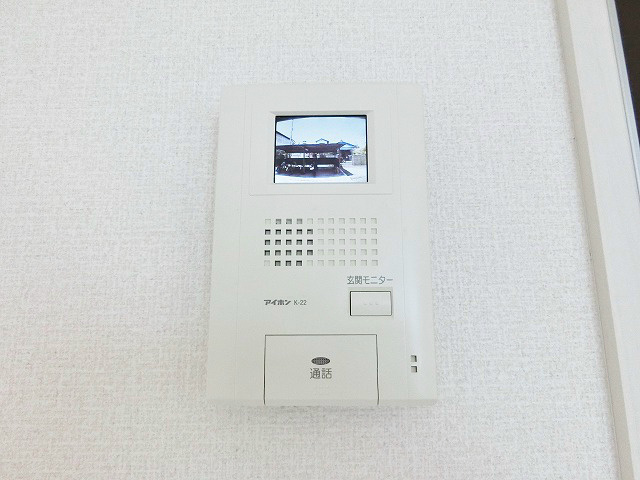 安心の防犯設備。モニター付きインターホン。