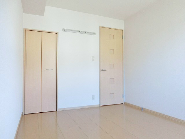 安定した明るさの洋室