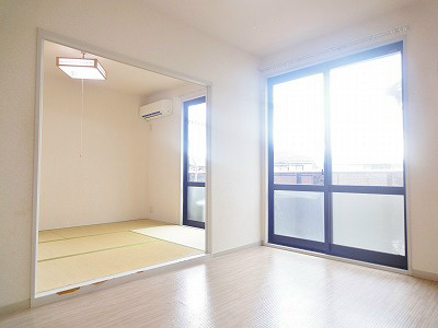日当たりの良いリビングになります。