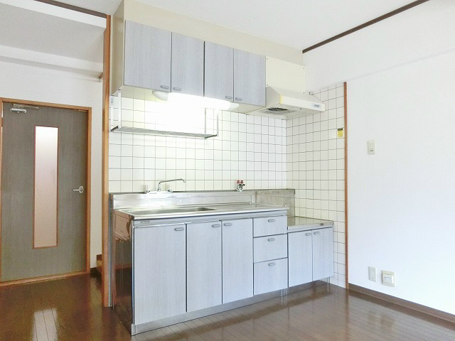 キッチンは少し木目柄あり