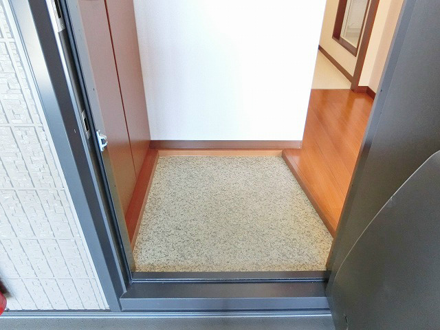 落ち着いた印象の玄関です。