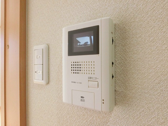 安心のセキュリティ機能。TVモニター付きインターホン