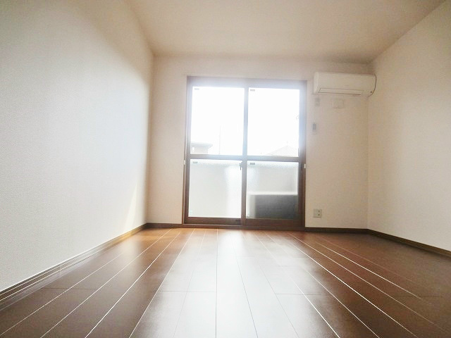 約8帖のお部屋です。