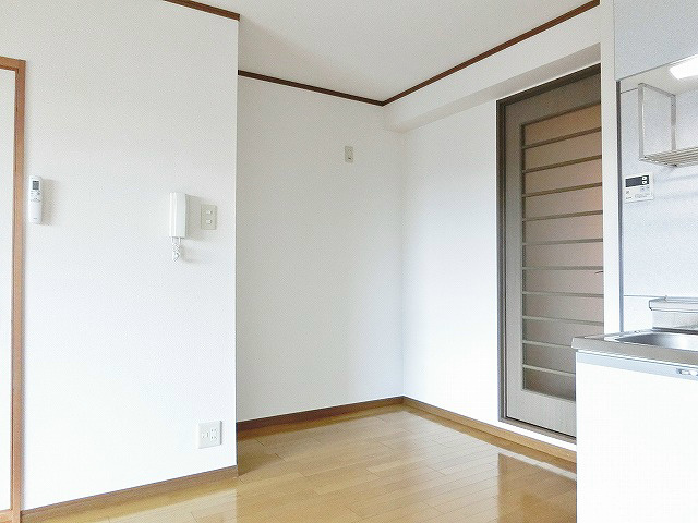 冷蔵庫や食器棚の配置ができるくぼみ。
