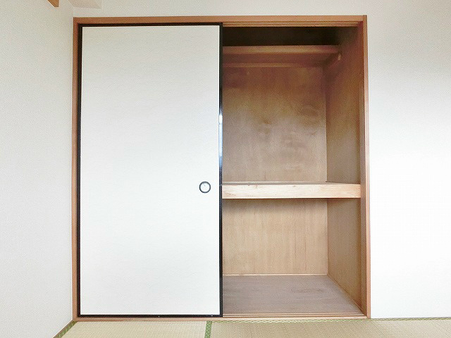 和室の押入れ収納。
