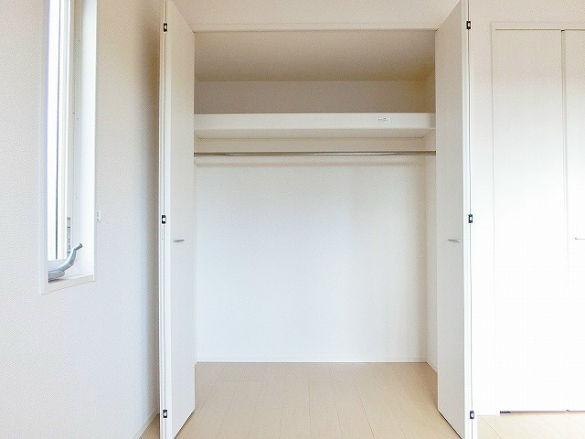 南面の洋室にあるクローゼット。