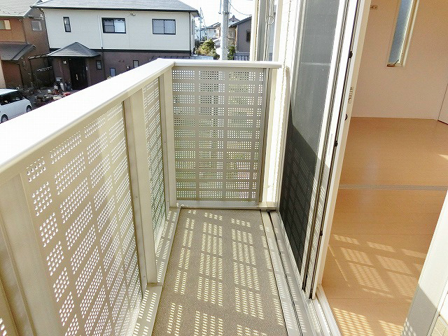日当りが良く、通気性も考慮されたバルコニー。