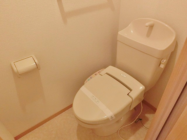 清潔感のあるトイレはウォシュレットです。