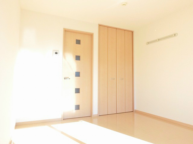 ナチュラルカラーの組み合わせと陽の光がやすらぎを演出しています。