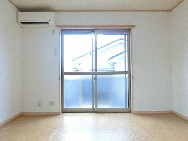 日当たりがよく衛生的な洋室です。