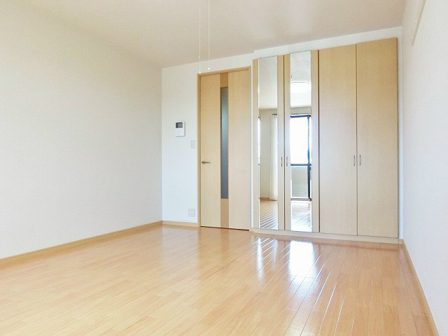 洋室は広々9.7帖　広めの１K