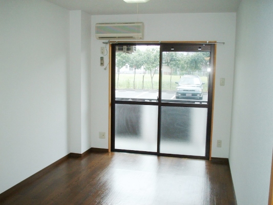 ベランダに面してるお部屋です。