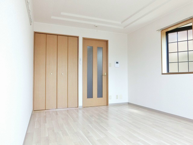 写真は同型タイプの室内写真です。