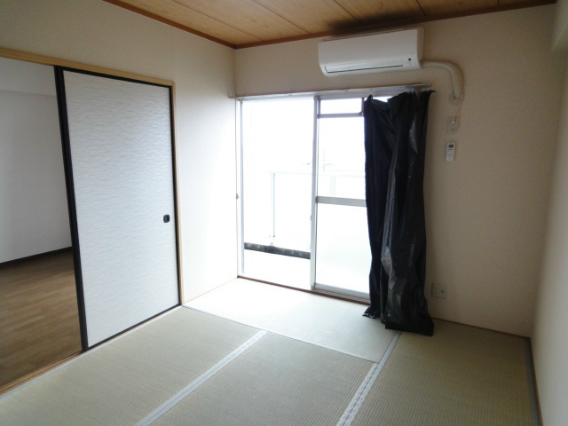 和室にエアコン1基あり。