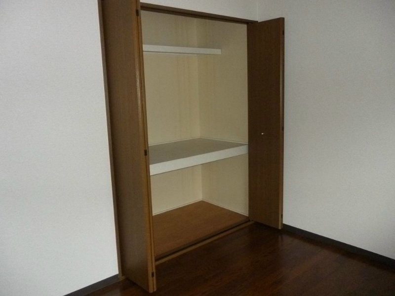 押入