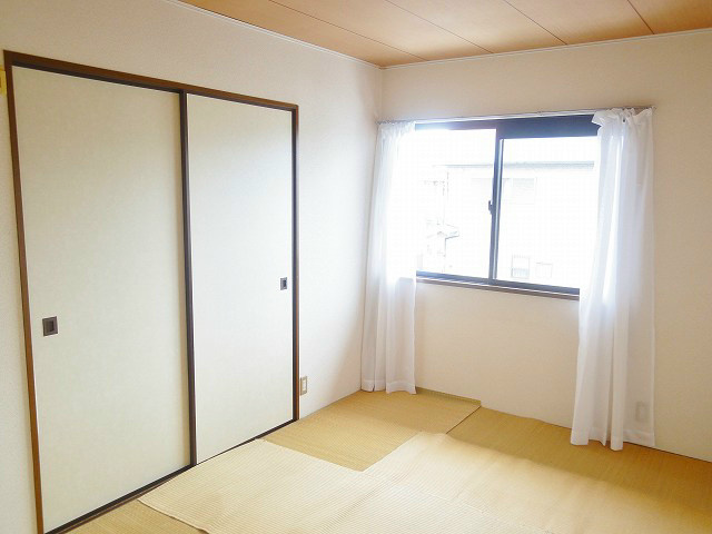 綺麗な寝室になります。
