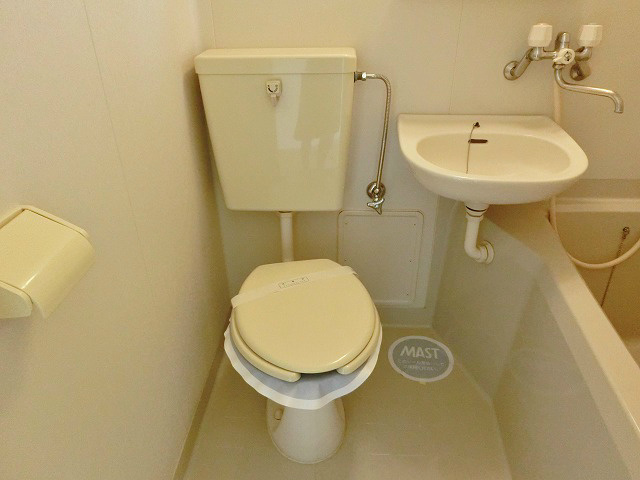 バス、トイレ、洗面台はひとつのスペースにコンパクトにまとまっています。お掃除もここだけで完了。