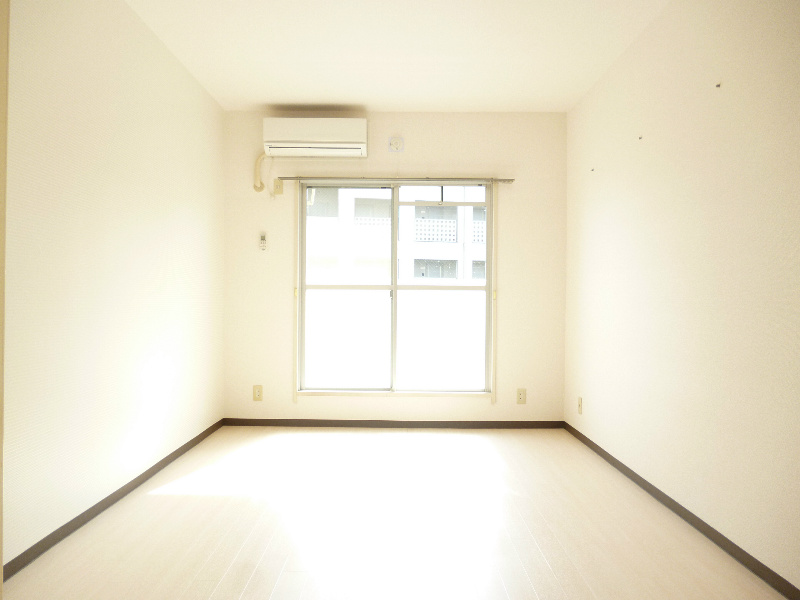 洋室9.5帖のお部屋です
