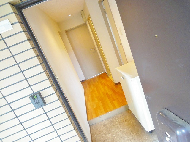 玄関写真になります。