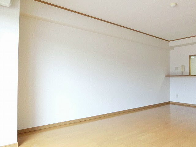 明るくキレイな室内。写真でも広さが感じられます。
