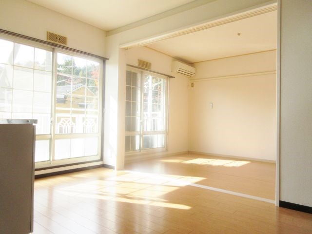DKと洋室6帖のつながり。スライドドアで開放的に。