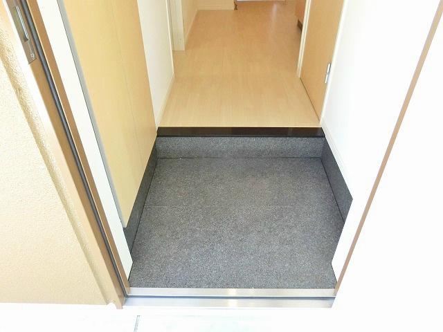 すっきりとした印象の玄関