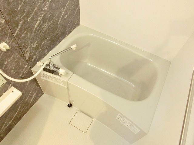 アクセントパネルありの浴室