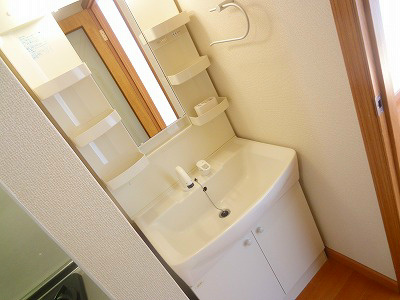 清潔感のある洗面台になります。