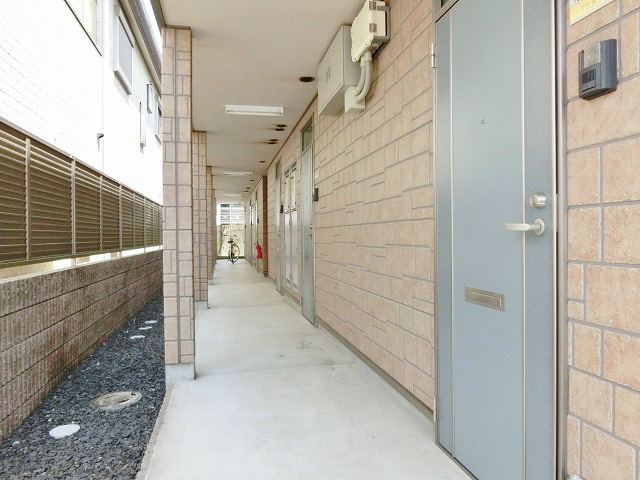 開放感のある共有通路。
