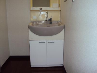 横には収納も置いてもらえるかと
