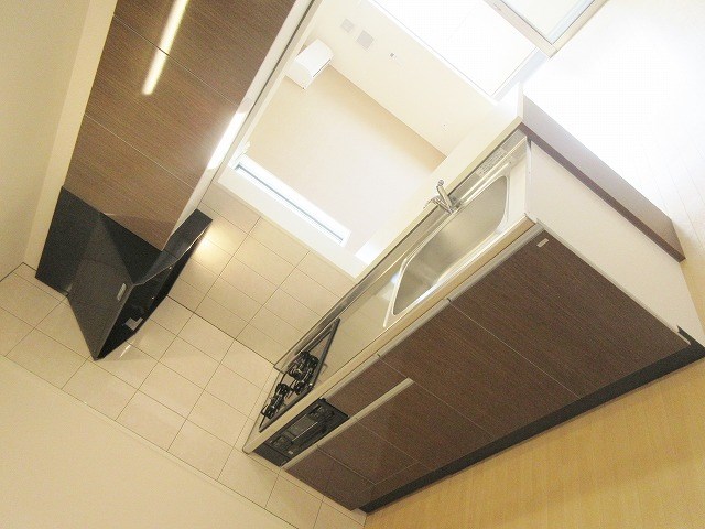 ※同型キッチン写真(実際は2口コンロ)