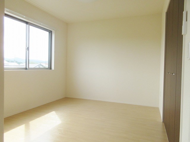 同型室内写真