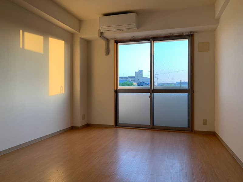 室内写真は202号室参照。