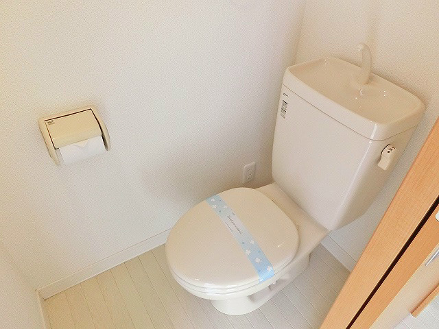 トイレは独立しています。明るく清潔感があります。