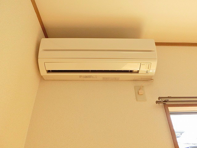 洋室に設置のエアコン