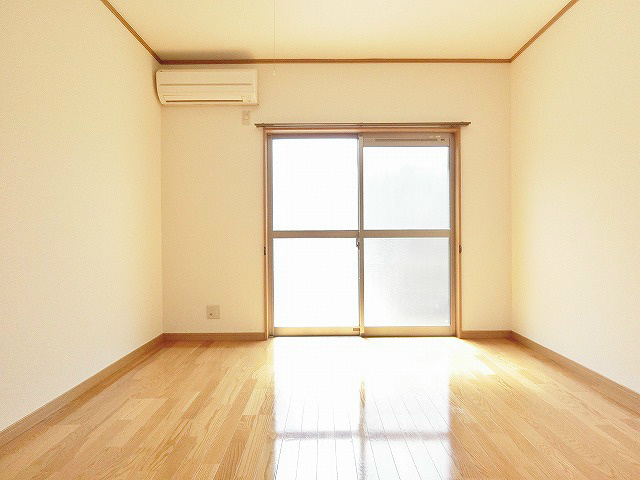 明るく衛生的な洋室です。