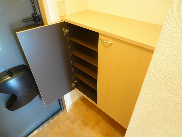 玄関にはシューズBoxが付いています。