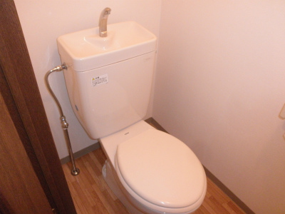 トイレとお風呂は別々です。