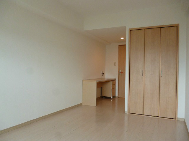 洋室10.5帖の御部屋です